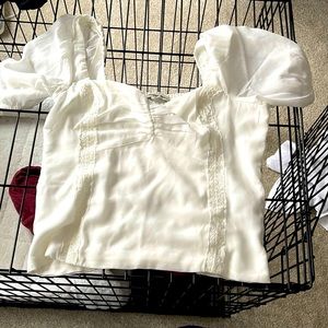 White shirt sleeve puff top